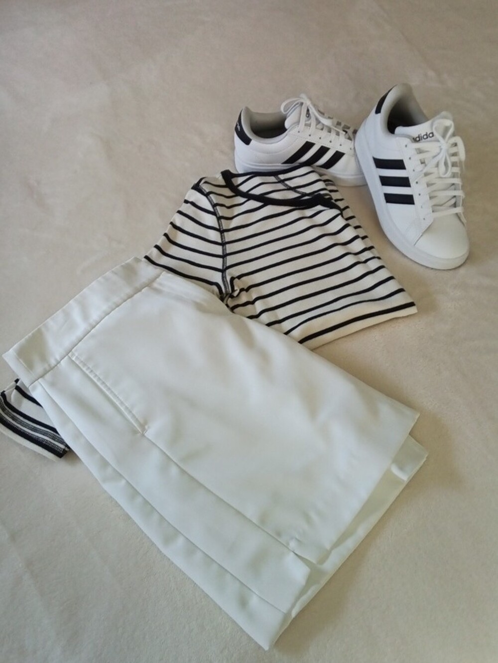 Izod GOLF Skort with Front Seams/Pockets
